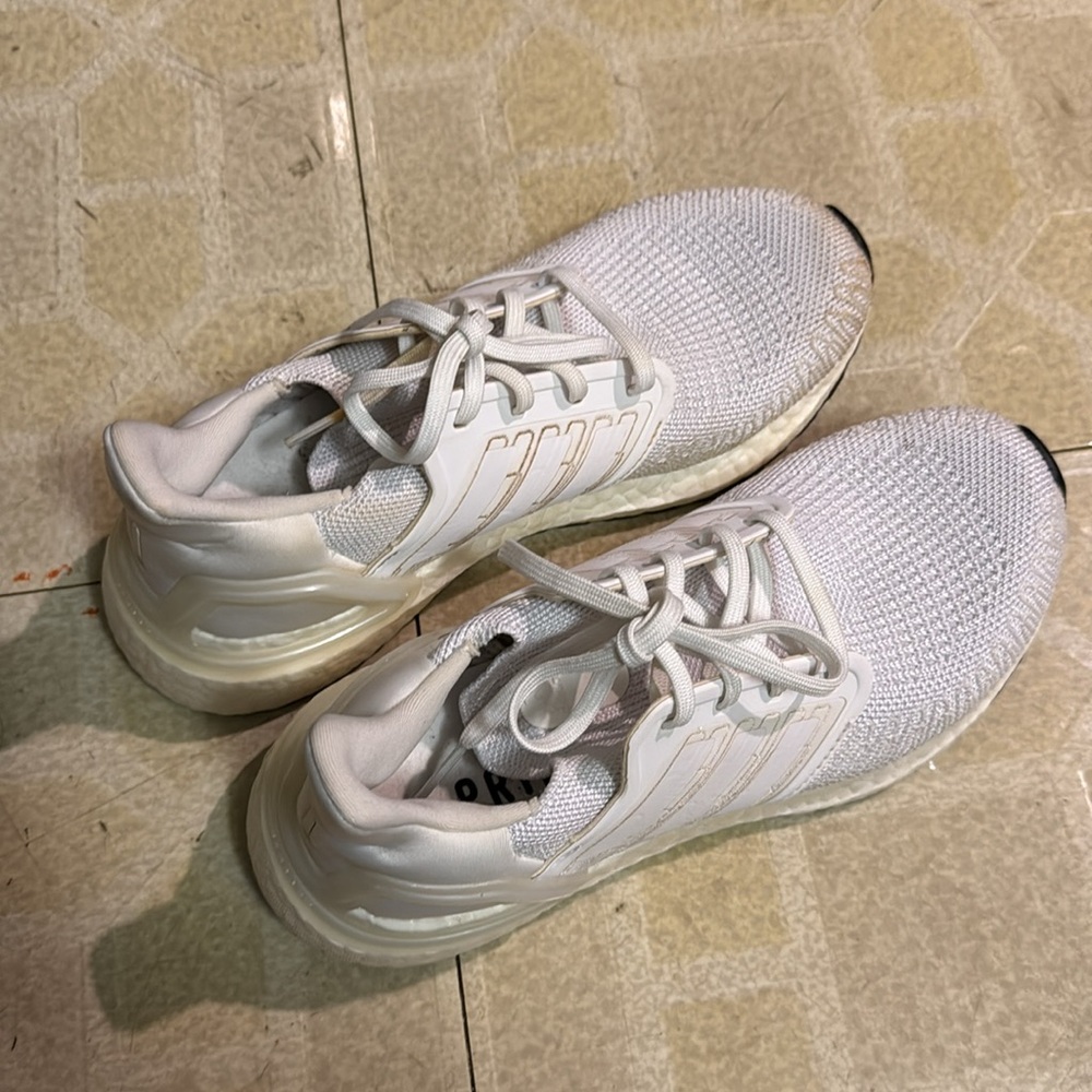 Adidas Sneakers